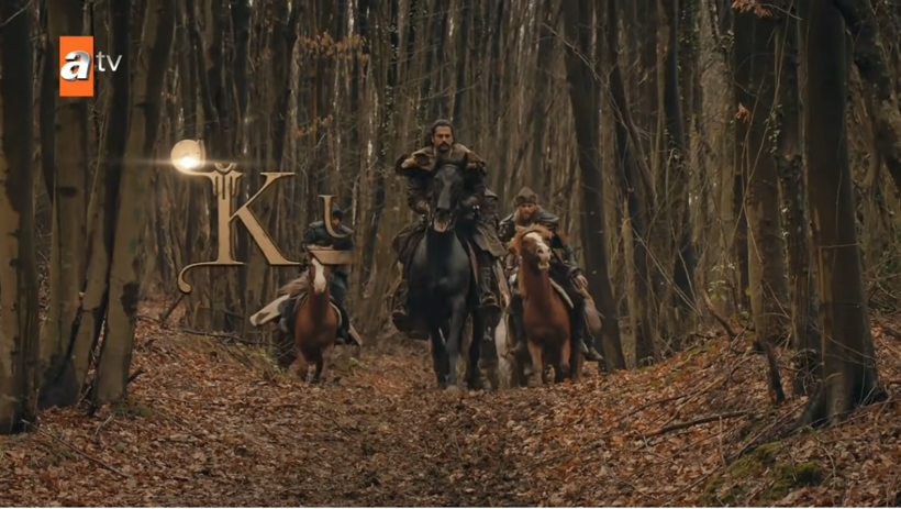 Kuruluş Osman'da Özge Özpirinçci sürprizi! Seti gezip yapımcıyla toplantı yaptı - Resim: 2