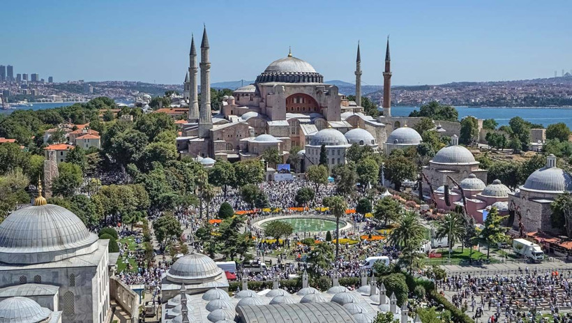 Şahan Gökbakar'dan Ayasofya'da cuma namazıyla ilgili 'korona' eleştirisi - Resim: 1