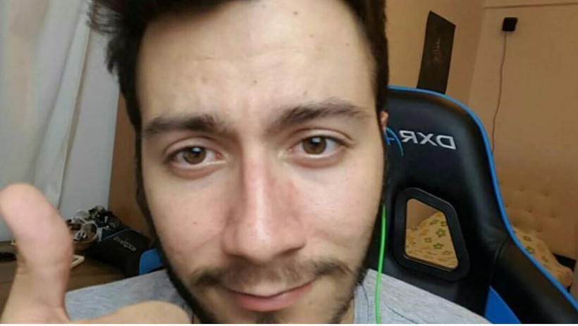 Enes Batur'dan Okan Bayülgen'e cevap: Onun yerinde olsam ayaklarımı uzatır... - Resim: 1