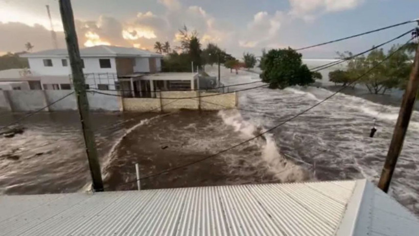 Yanardağ patlaması sonrası tsunaminin vurduğu Tonga ile bağlantı koptu! Başbakana ulaşılamıyor - Resim: 4
