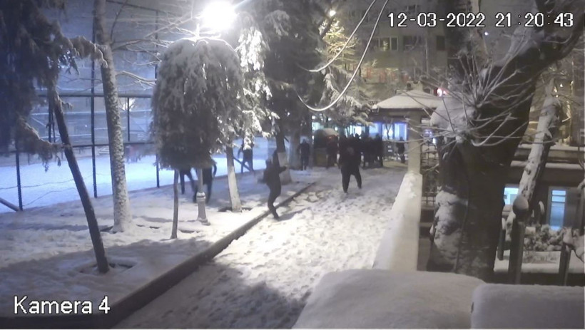 İstanbul'da kartopu savaşı silahlı kavgaya dönüştü 6 kişi yaralandı - Resim: 1