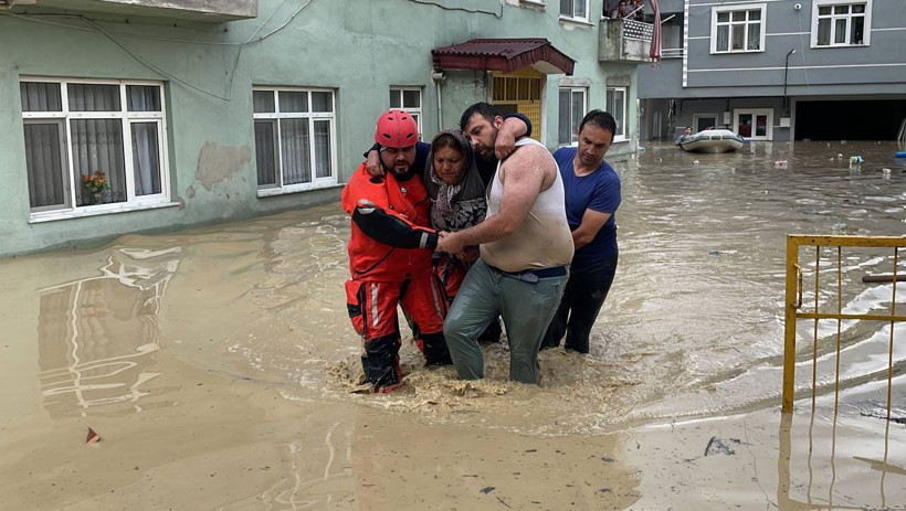 Dereler taştı köyler boşaltıldı! 2 kişi kayıp Zonguldak, Kastamonu, Bartın, Sinop'da son durum - Resim: 1