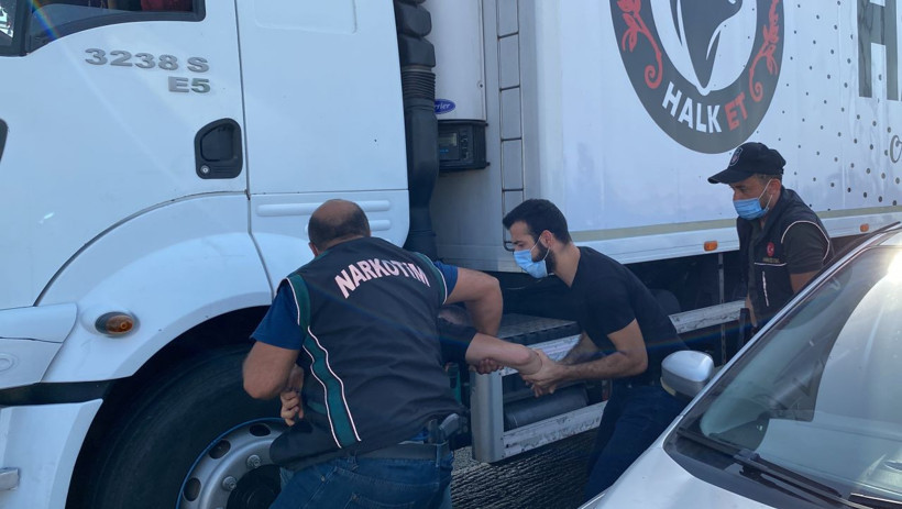 Et taşıyan sürücüye film gibi operasyon! Tırdan çıkanlar şaşkına çevirdi - Resim: 3