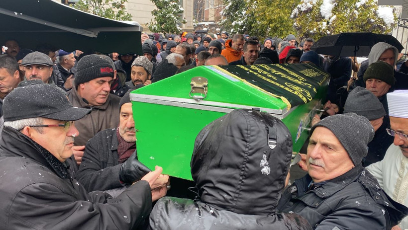 Depremde yok olan 3 kişilik aileden geriye bu fotoğraflar kaldı camideki o an... - Resim: 4