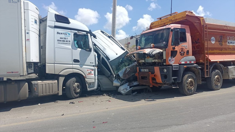 Mersin'deki kazaya bakın! Kontrolden çıkan kamyon 15 araca çarptı - Resim: 3