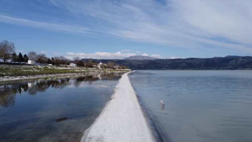 Eğirdir Gölü'nde doğal yürüyüş yolu oluştu! Turistler akın ediyor... - Resim: 2