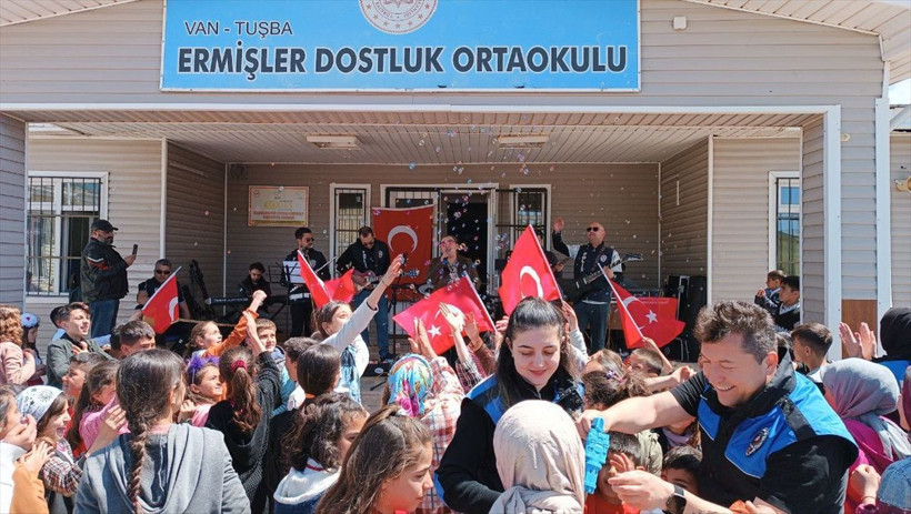 Van'da polislerin müzik grubu 'Hangar' sahneye çıkıyor - Resim: 6