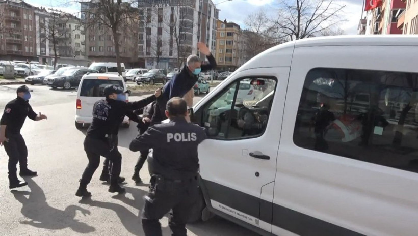 Ordu'da öldürülen kadının oğlunun öfkesi büyük oldu cezaevi aracına böyle uçtu - Resim: 3