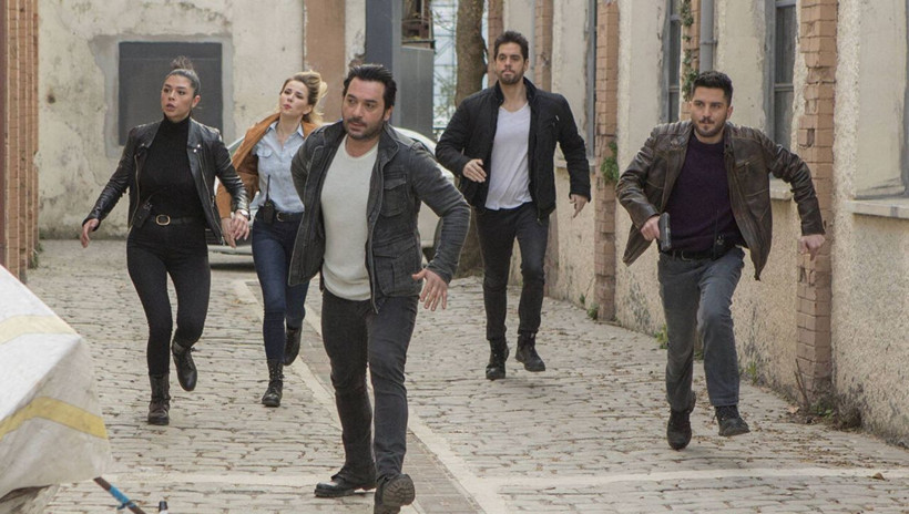 Star TV'yi Arka Sokaklar Kırmızı Oda hüsrana uğrattı! Yasak Elma yıldızı da kurtaramadı - Resim: 2