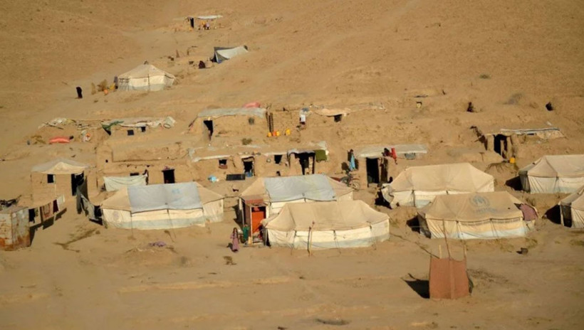 İnsanlık dramı! 10 yaşındaki kız ailesinin 2 bin 200 dolar borcu için satıldı - Resim: 1