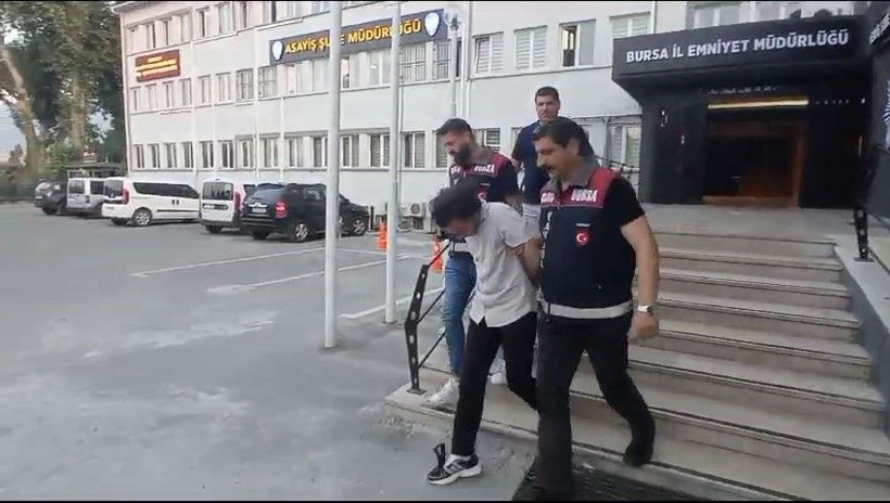 Bursa'da medyumun iğrençlikleri ortaya çıktı sevgililerinden ayrılan genç kızları aparta çağırıp... - Resim: 2