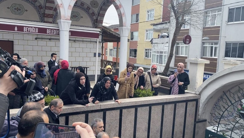 Beyoğlu'nda müezzin öldüresiye dövüldü, döven kişi bakın kim çıktı! Caminin önü karıştı... - Resim: 4