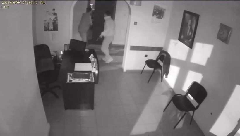 Levyelerle belediyenin kapılarını kırdılar, makama saldırdılar! - Resim: 4