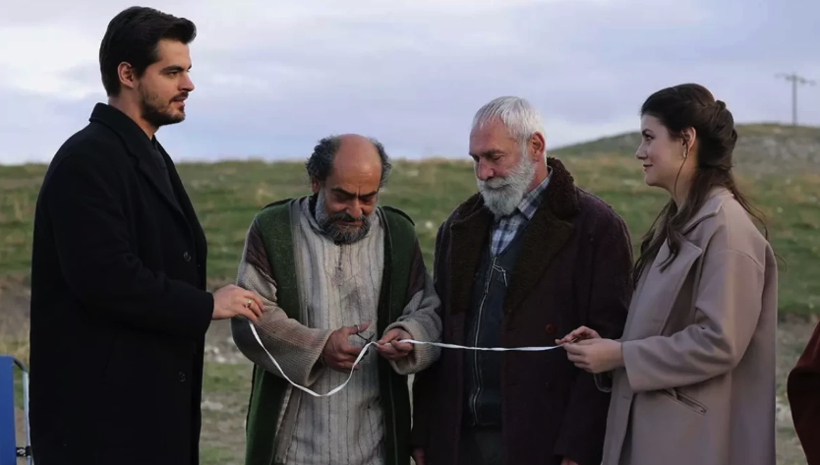 Gönül Dağı'nın Taner'i Berk Atan, sette aşk bombasını patlattı! Güzel oyuncuyla o fotoğrafı olay oldu - Resim: 1