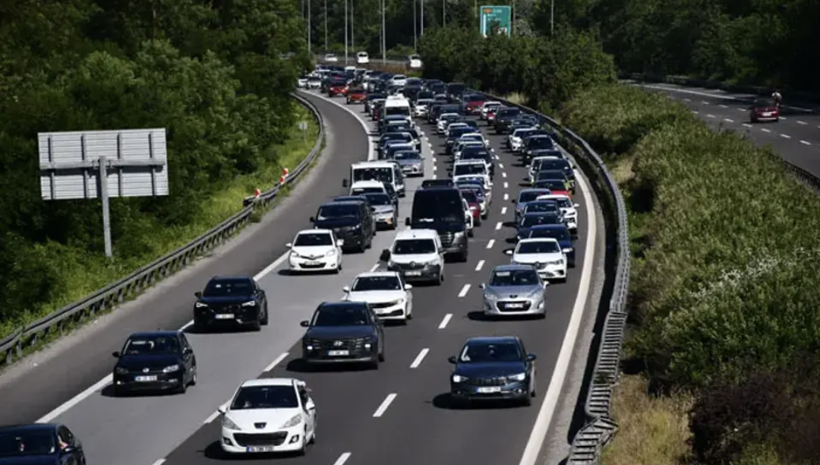 Bayram dönüşü trafik kilit! Kilometrelerce kuyruk oluştu - Resim: 4
