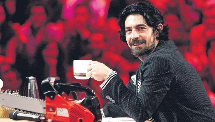 Okan Bayülgen'den olay gönderme ödülü alan sevişmeye koşuyor - Resim: 1