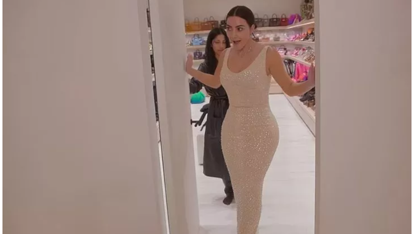 Kim Kardashian'ın zor anları Marilyn Monroe'nun elbisesinin içine bir türlü sığamadı! - Resim: 2
