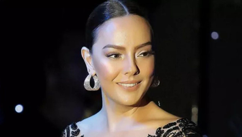 Ebru Gündeş yeni görüntüsü ile olay oldu! Kalın kaşlarına yorum yağdı - Resim: 4