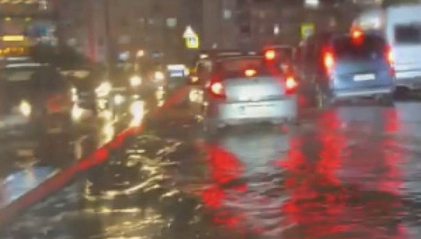 AKOM saatli uyarı yapmıştı! İstanbul kuvvetli yağışa teslim oldu! Cadde ve sokaklar göle dönüştü - Resim: 2