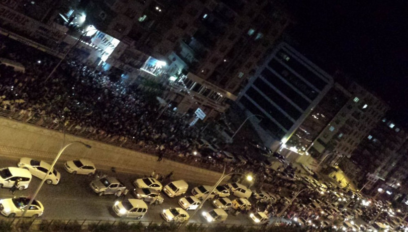 Halk sokağa döküldü! - Resim: 2