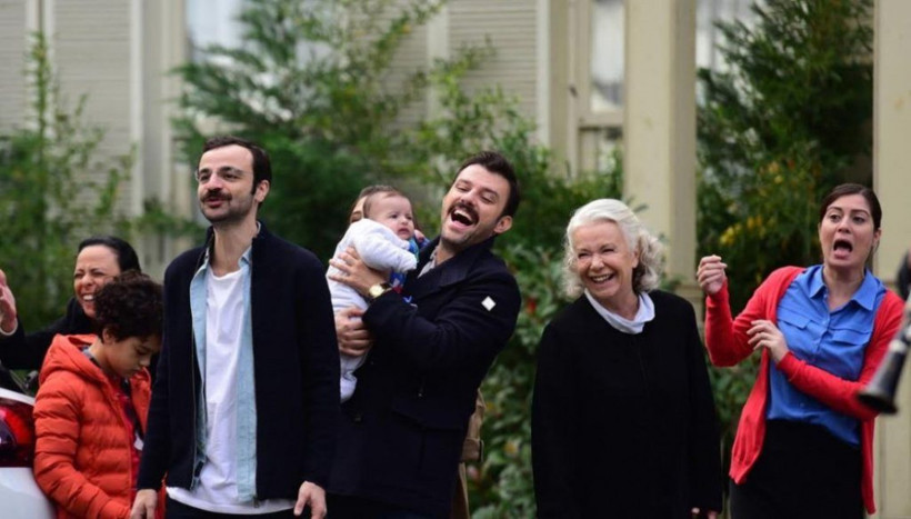 İstanbullu Gelin dizisinde Neşeli Günler rüzgarı - Resim: 1