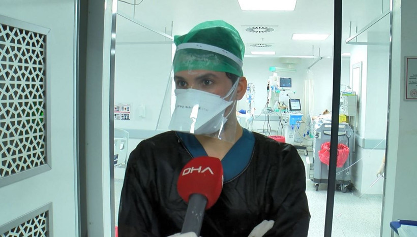 Pandemi ile mücadele eden doktor anne ve babasını 7 aydır görmüyor - Resim: 1