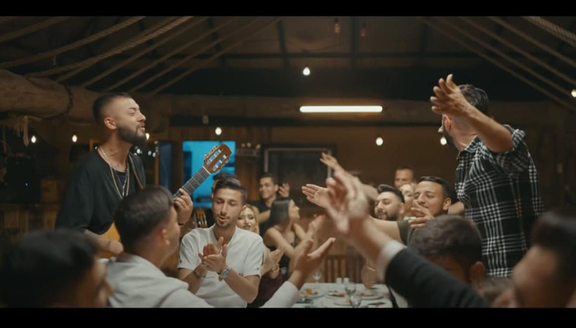 Zirvedeki ismi gören kimse inanamadı! Tarkan Hadise Demet Akalın İrem Derici Zeynep Bastık'a fark attı: İşte yılın şarkısı... - Resim: 1