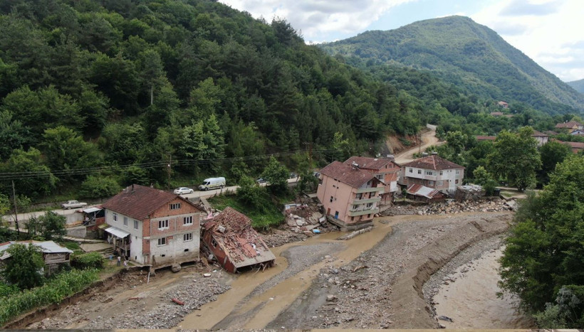 Sel felaketinde yan yatan evde skandal ortaya çıktı! 24 yıl önce bakın ne yapmışlar - Resim: 4
