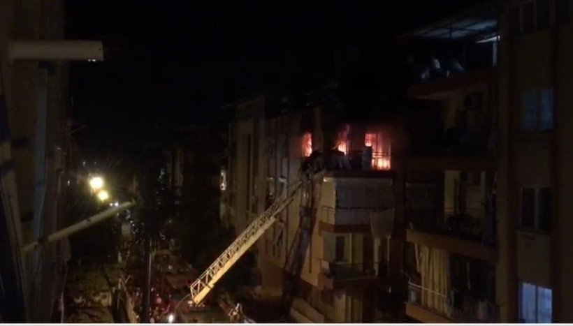 Antalya'da can pazarı: Alevlere teslim olan evde 2 çocuk mahsur kaldı - Resim: 2