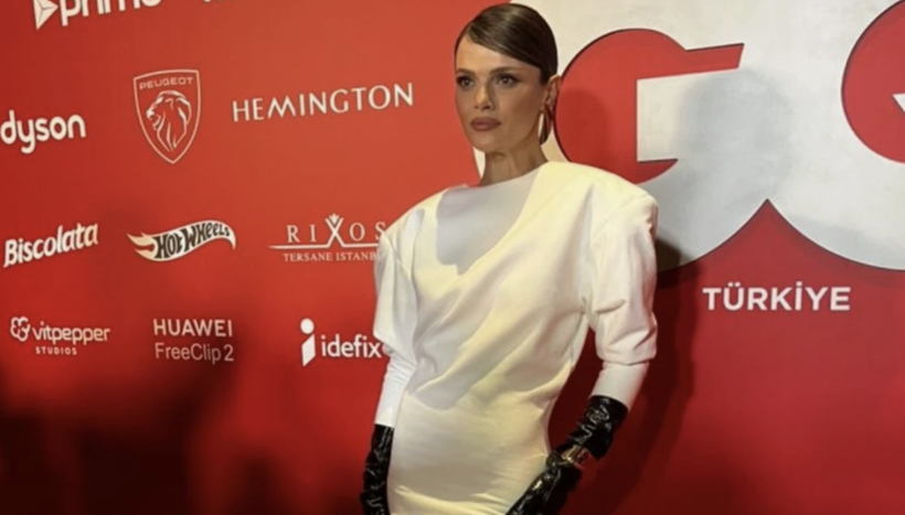 Oyuncu Sinem Ünsal'dan büyük başarı! Yılın kadını seçildi - Resim: 1