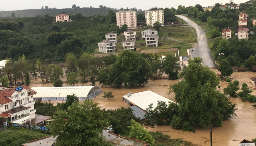 Düzce'deki sel felaketi 4 binden fazla kişi mahsur kaldı anonslar yapılıyor - Resim: 2