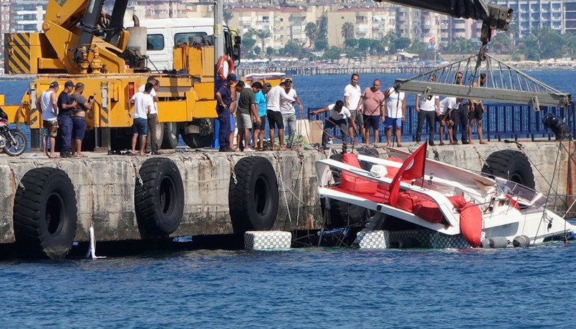Antalya'da su almaya başlayan yattaki yolcular ve mürettebat kurtarıldı - Resim: 4