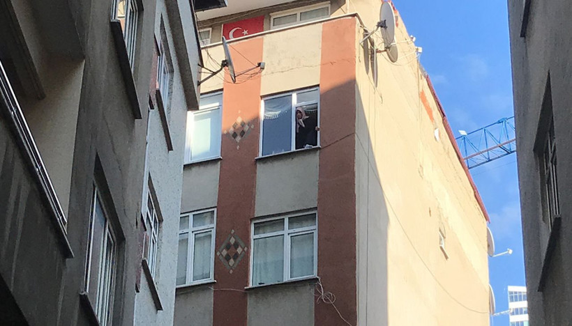 Deprem sonrası dairesi mühürlendi! Şişli'deki dairesine çıkıp eylem yaptı - Resim: 2