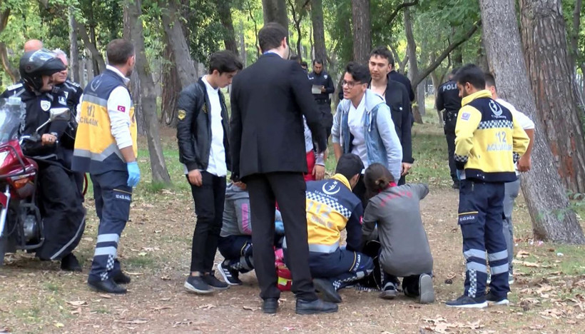 İstanbul Bakırköy'de öğrenciler arasında bıçaklı kavga 2 yaralı - Resim: 2