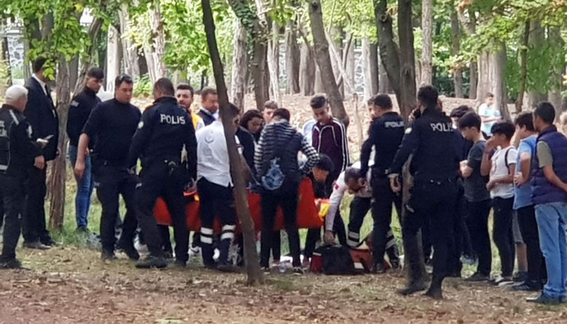 İstanbul Bakırköy'de öğrenciler arasında bıçaklı kavga 2 yaralı - Resim: 3