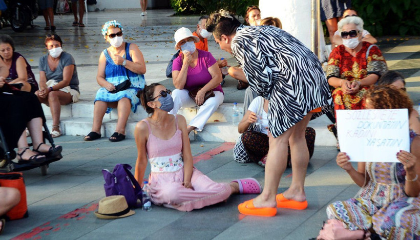 Murat Övüç İstanbul Sözleşmesi için oturma eylemine katılmak istedi böyle kovuldu - Resim: 3