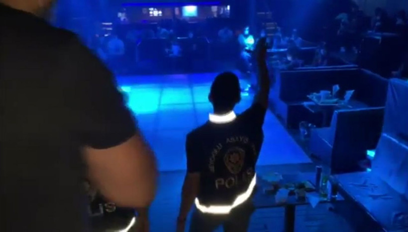 İstanbul Beyoğlu'nda eğlence mekanlarına koronavirüs denetimi - Resim: 4