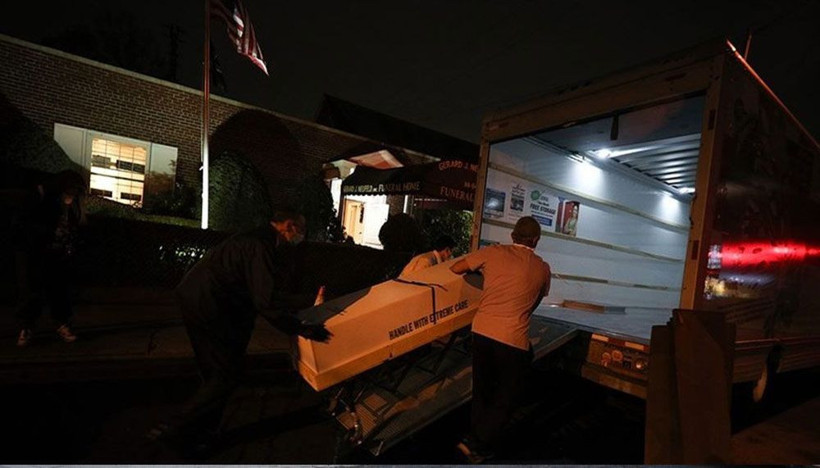 New York’ta durum vahim! Covid-19'dan ölen kişilerin cesetleri kamyonlarda bekliyor - Resim: 2