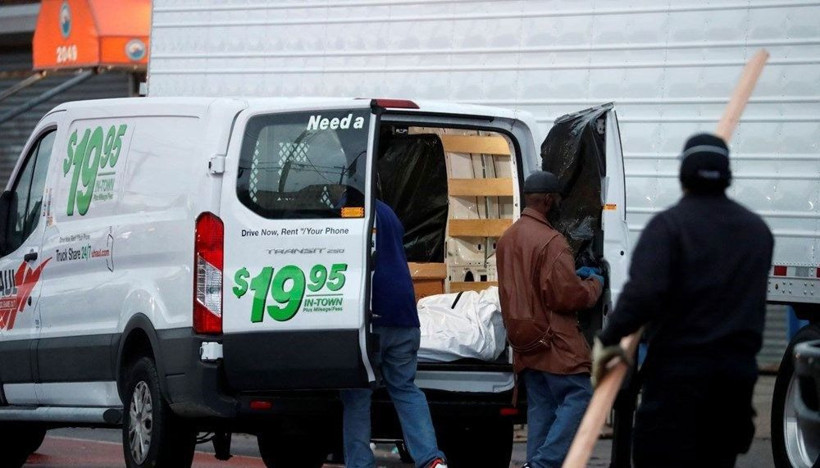 New York’ta durum vahim! Covid-19'dan ölen kişilerin cesetleri kamyonlarda bekliyor - Resim: 3