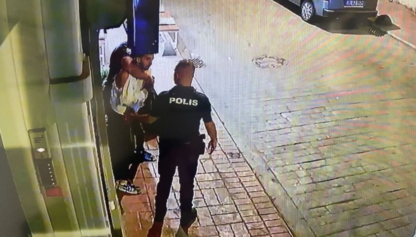 Sokak ortasında darp ettiği sevgilisinden Çağatay Akman'a uzaklaştırma şoku! - Resim: 4