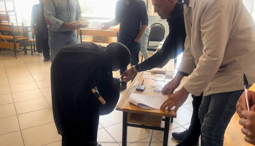 Türkiye sandık başında uzun kuyruklar oluştu! İşte güne damga vuran fotoğraflar - Resim: 4