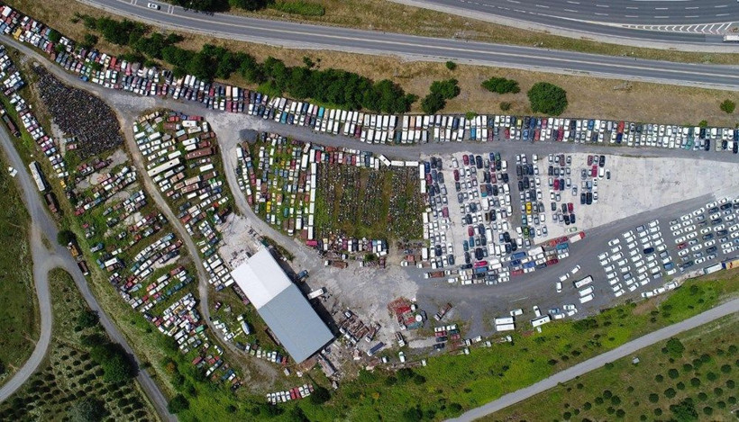 Yer İstanbul! Servet değerindeki otomobiller böyle çürümeye terk edildi - Resim: 2