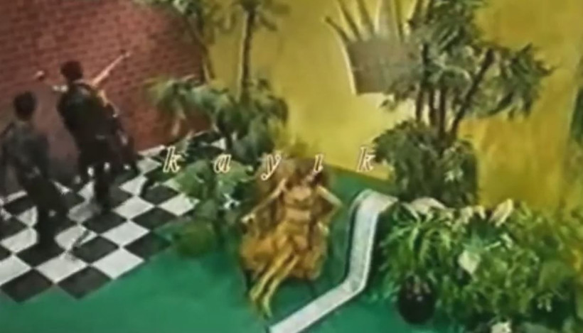 Seda Akgül Defne Samyeli'yi 'kırbaçlı fetiş klibi'yle bombaladı: Ey Türk halkı... - Resim: 4