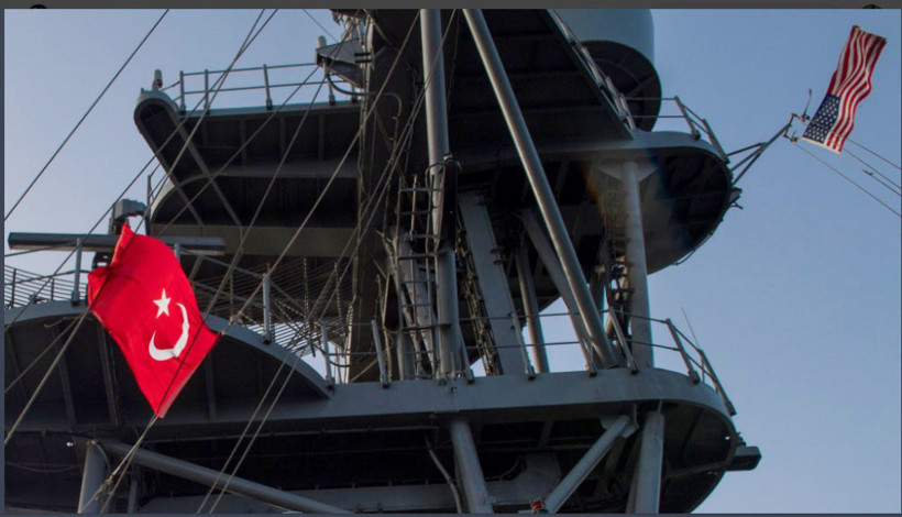 ABD askerleri Çanakkale'den geçerken dürbünle orayı izledi  - Resim: 3