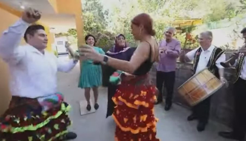 Zuhal Topal'dan Tv8'deki Yemekteyiz programında köçek dansı - Resim: 4