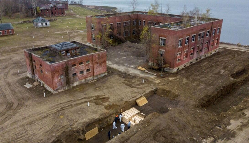 ABD koronayla diz çöktü! New York’ta korkunç 'toplu mezar' görüntüleri - Resim: 1