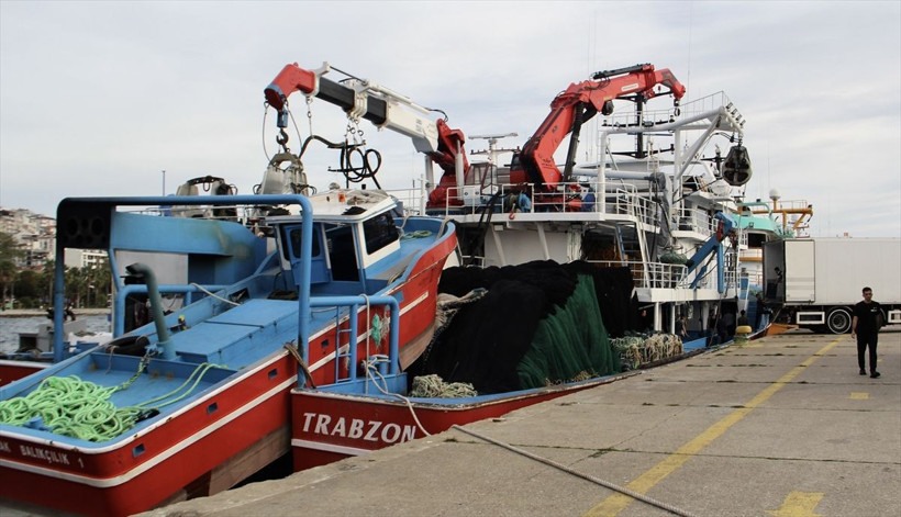 Balık bolluğu yaşanıyor! Balıkçıların Karadeniz'deki hamsi avı sürüyor - Resim: 3