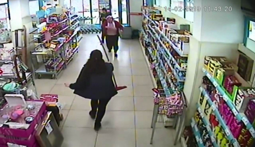 Mersinli teyzeden hırsıza çekpaslı müdahale hırsız bakın ne yaptı - Resim: 2