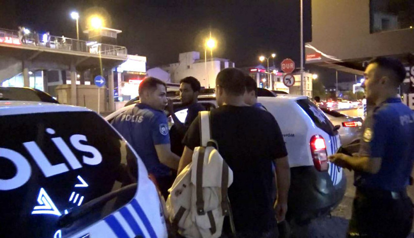 Metrobüste şoke eden olay! Genç kız yapma diye uyardı - Resim: 1