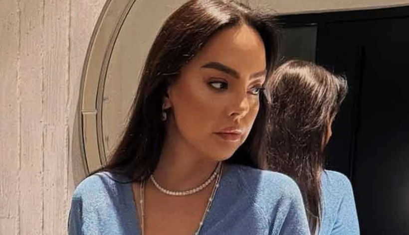 Ebru Gündeş mavi sevdamız dedi ama takipçileri takılarına bayıldı! Fiyatı ise... - Resim: 3